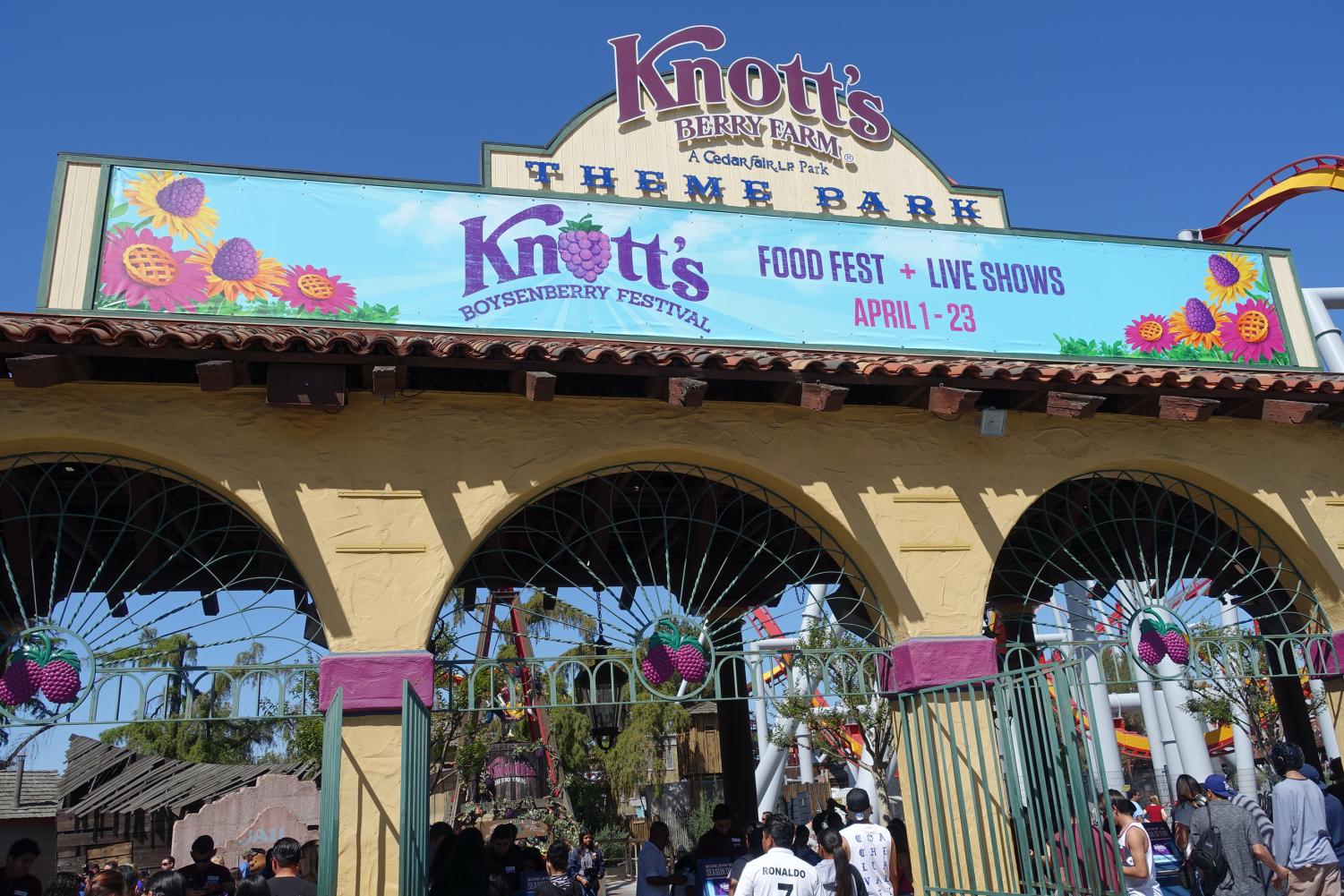 Working in Theme Parks: Knott’s Berry Farm | Talon Marks