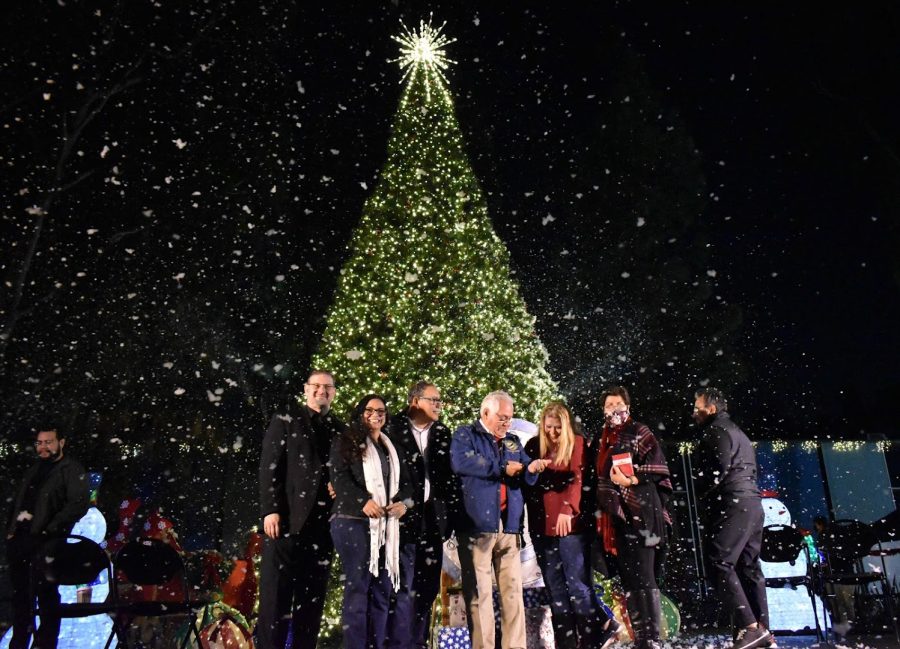 Norwalk tree lighting ceremony returns after lockdown Talon Marks