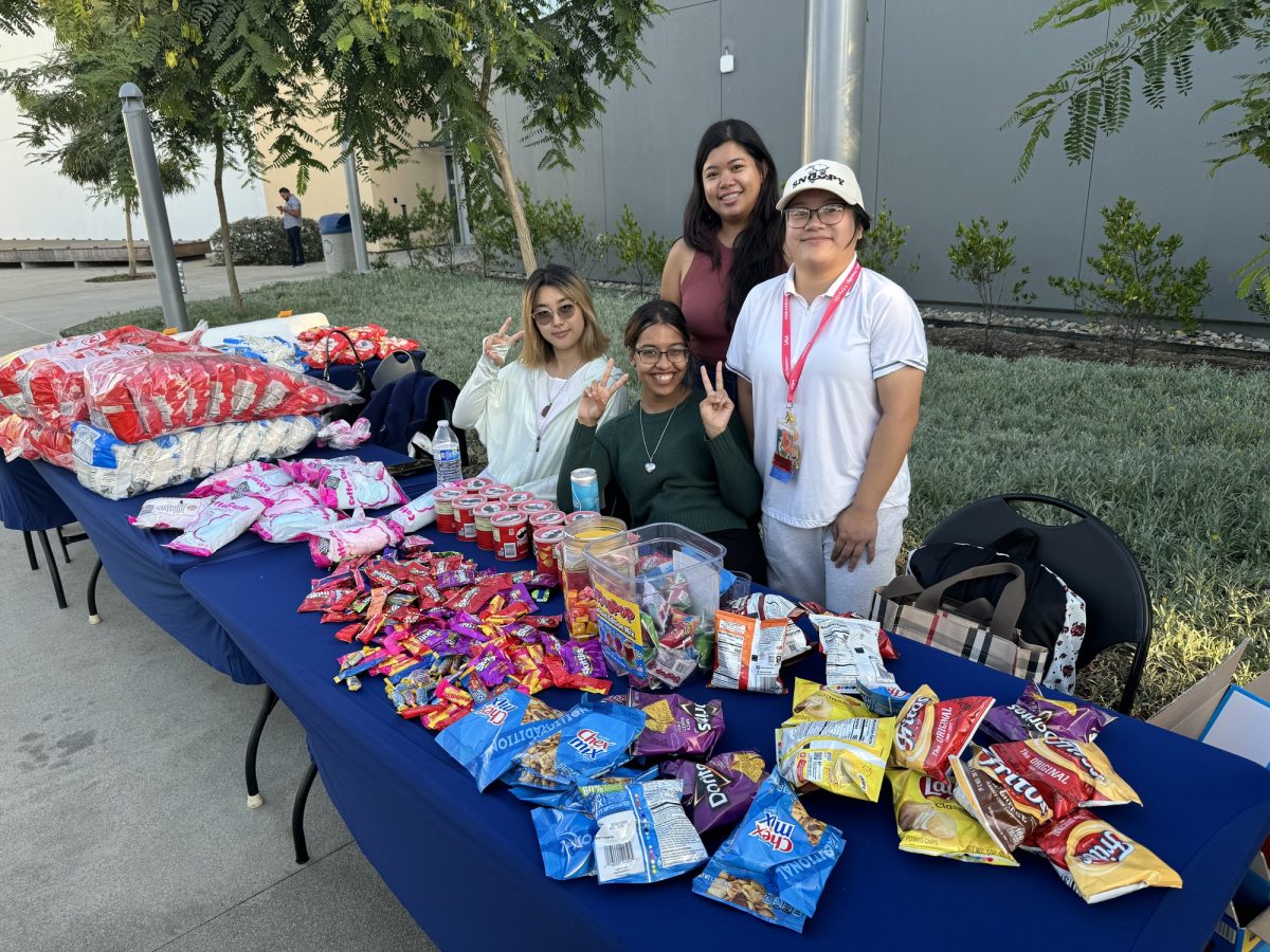 The Student Programming Board setting up all the free snacks for the students on Aug 28. 