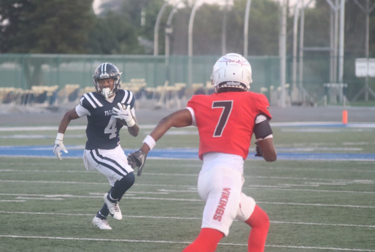 Running back Micheal Hayes running the football during the Cerritos College vs. Long Beach City College game on Oct. 5. Photo credit: Michael Delgado