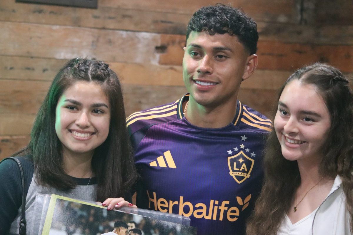 Jacynda Rueda and Alejandra Urrieta with Edwin Cerrillo at Classic Football Shirts meet and greet event on Feb. 18, 2025.