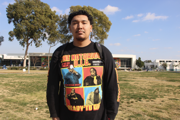 Cerritos College student, Carl Vaca Jr., talks about the effects social media has in politics at Falcon Square on Jan. 29. 2025. (<a href="https://www.talonmarks.com/staff_profile/felix-palencia/">Felix Palencia</a>)